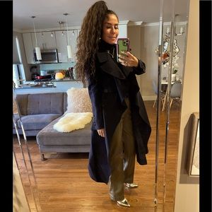 BRAND NEW BURBERRY WOOL COAT IN NAVY!!😍😍 Comes W/Out Tags & W/Out Belt!